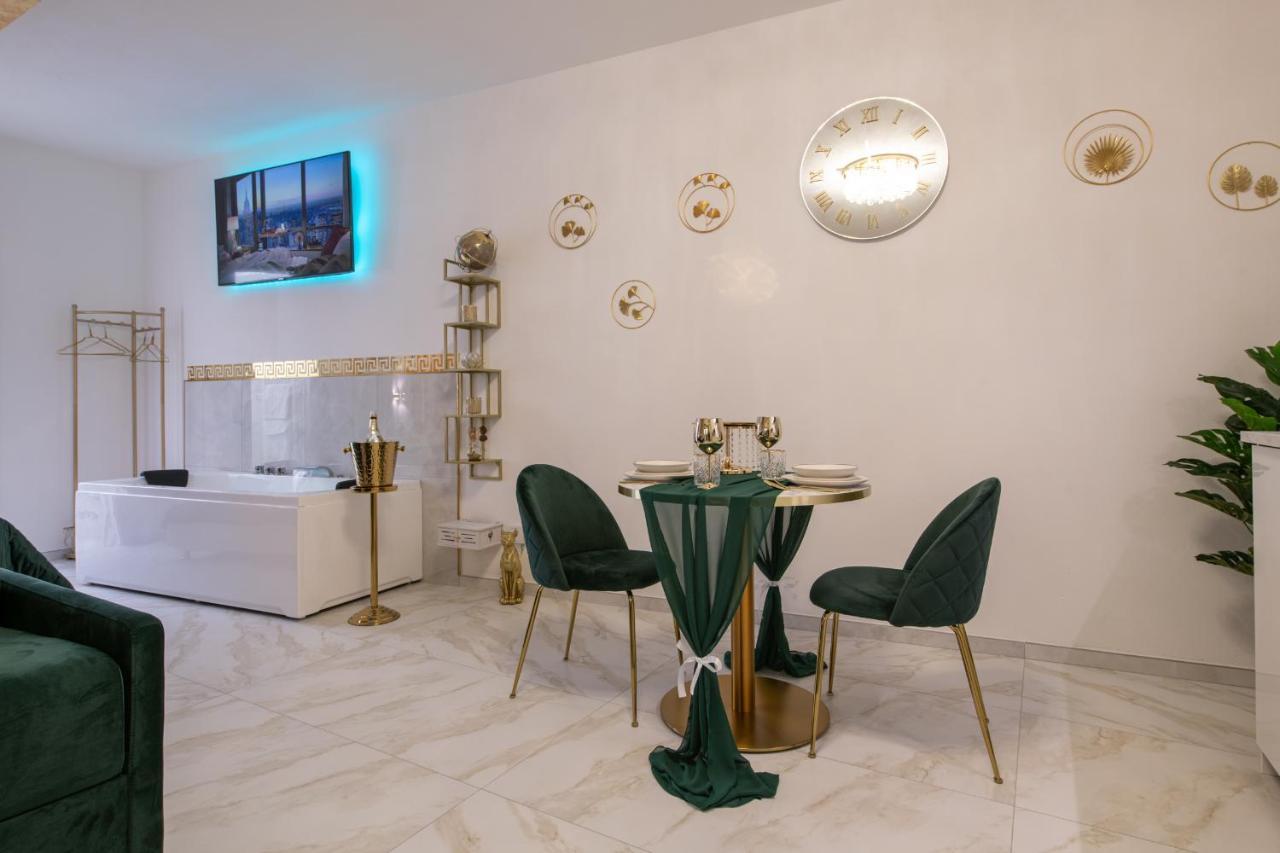 Fashion Apartment Gold Bologna With Jacuzzi & Car Garage المظهر الخارجي الصورة