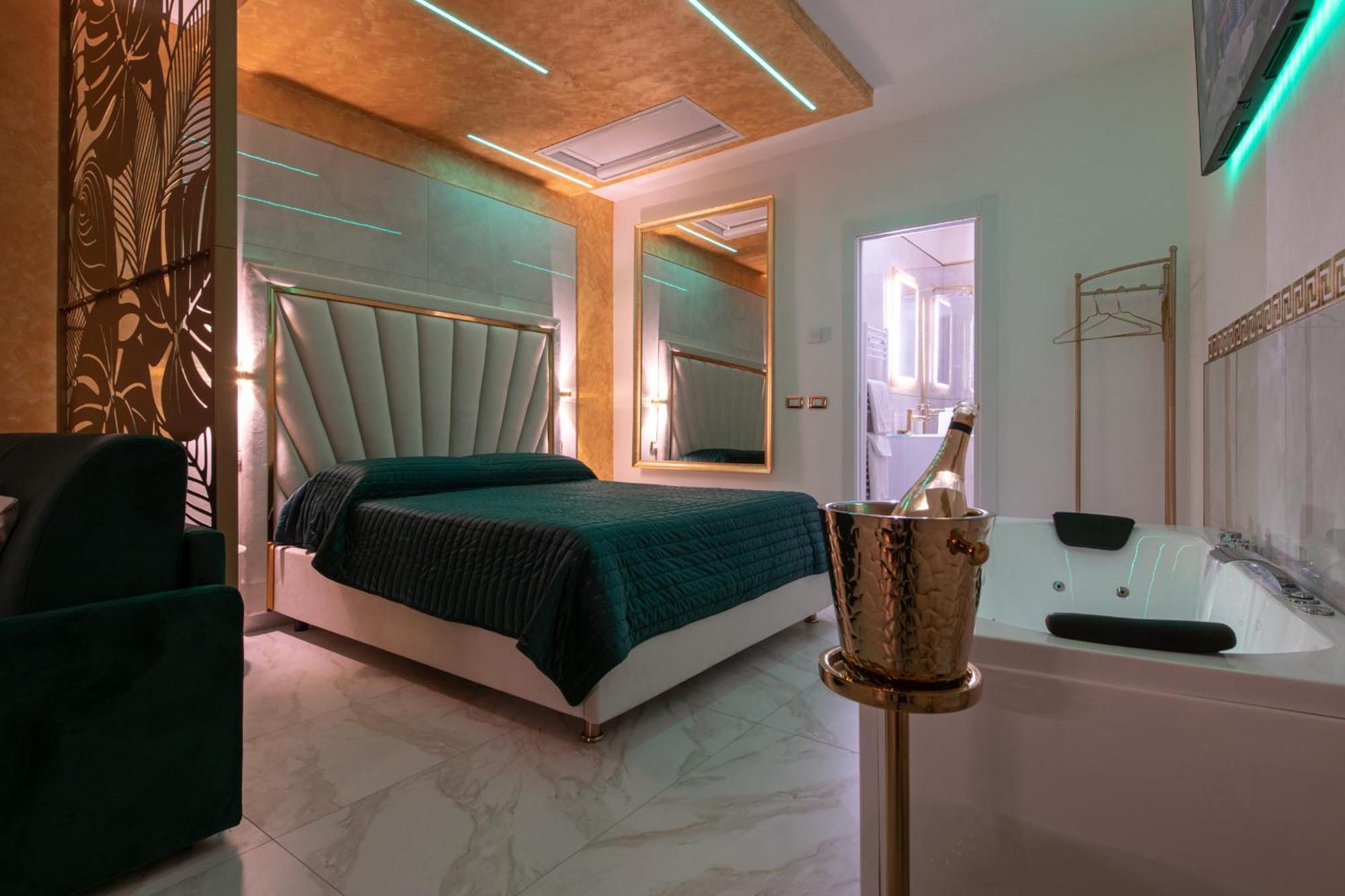 Fashion Apartment Gold Bologna With Jacuzzi & Car Garage المظهر الخارجي الصورة